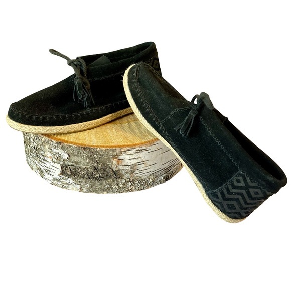 TOMS Black Palmera Chukka Suede Moccasin Booties Tassel Tie Flat Embossed SzW7 - Picture 1 of 8